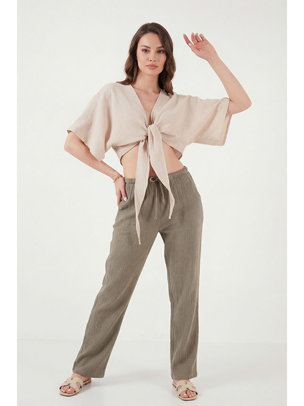 Bej Pamuklu Comfort Fit Bağlamalı Yarasa Kol Kadın Bolero 5866354-2