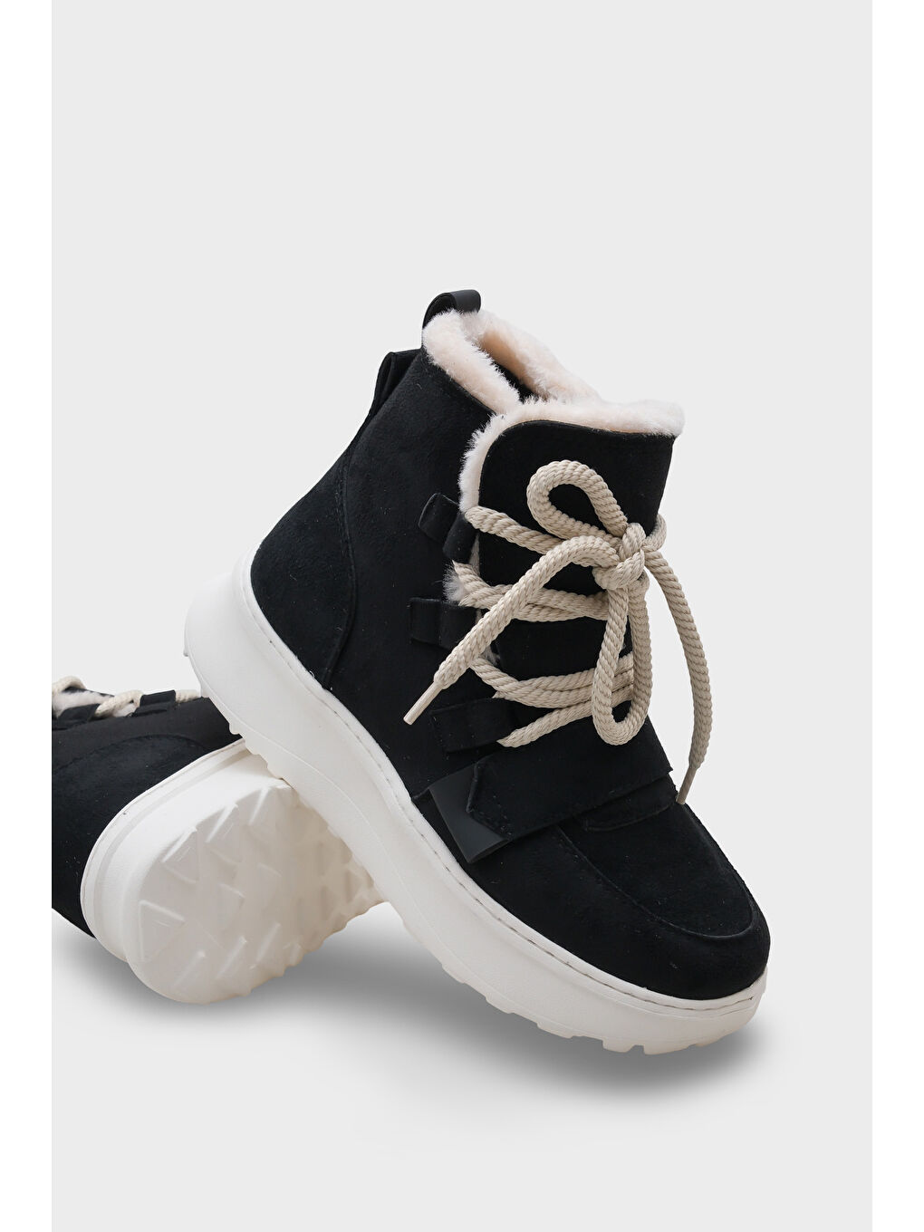 Siyah Agatha Kürklü Kadın Bot-1
