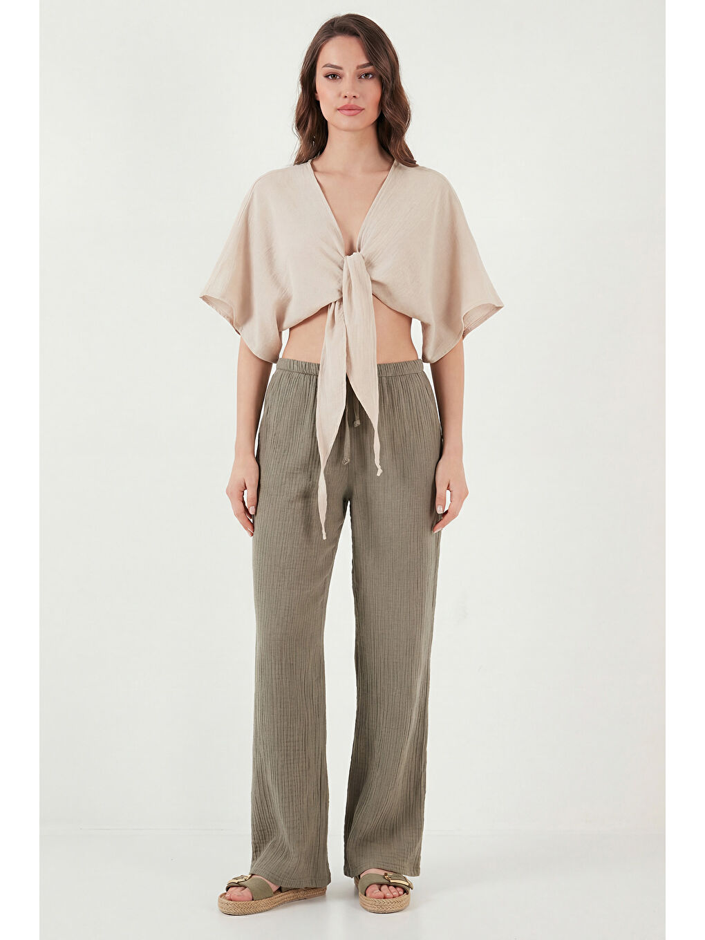 Bej Pamuklu Comfort Fit Bağlamalı Yarasa Kol Kadın Bolero 5866354-3