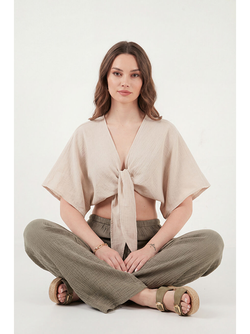 Bej Pamuklu Comfort Fit Bağlamalı Yarasa Kol Kadın Bolero 5866354-4