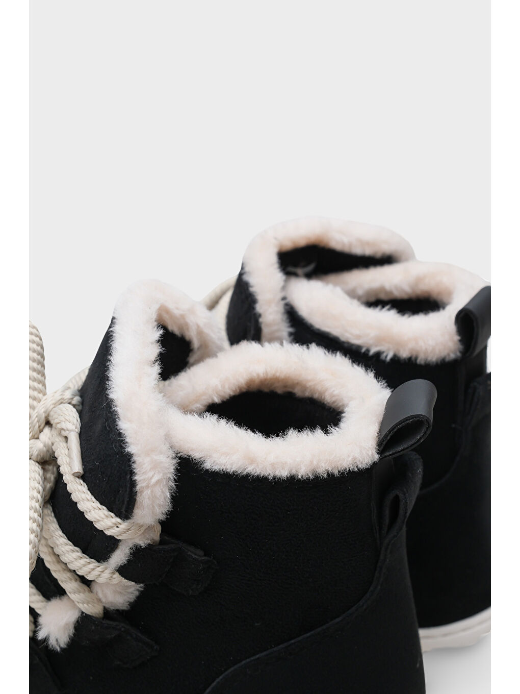 Siyah Agatha Kürklü Kadın Bot-4