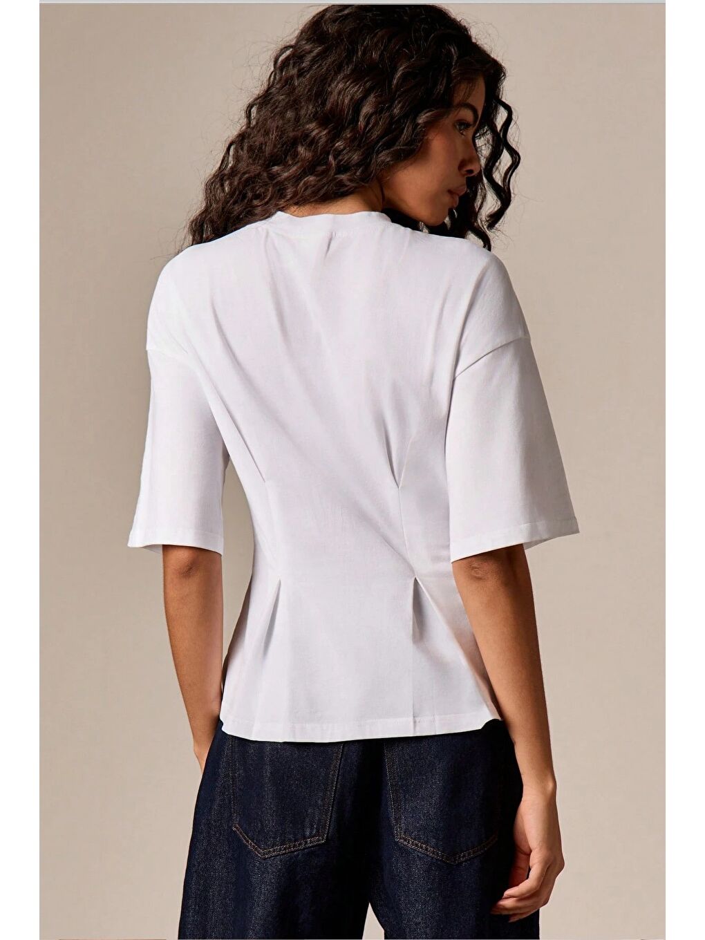 Beyaz Kadın Oversize Basic Tişört Pile Detaylı Rahat Kesim Günlük Kombin-1