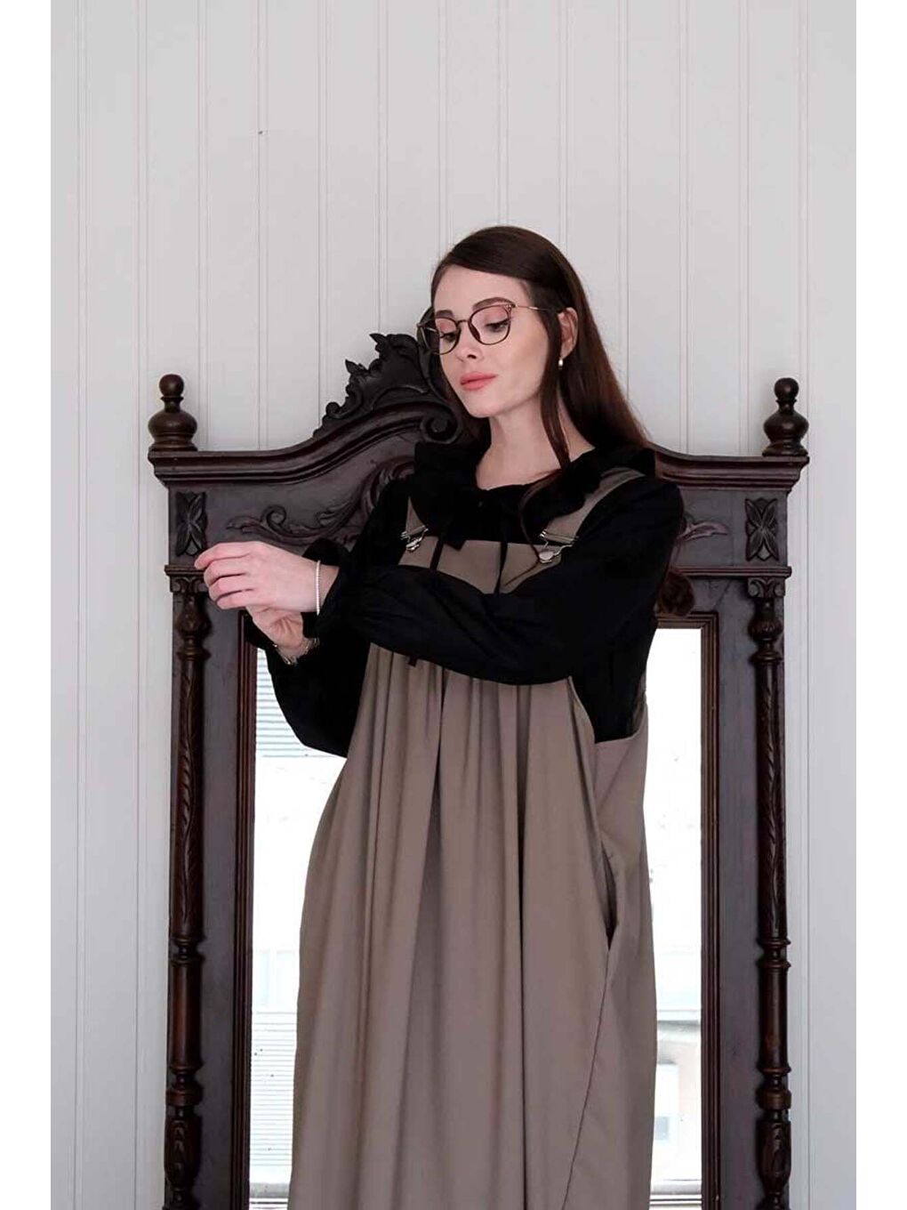 Bej Vizon Poliviskon Askılı Jile Siyah Yakası Fiyonklu Gömlek Takım-2