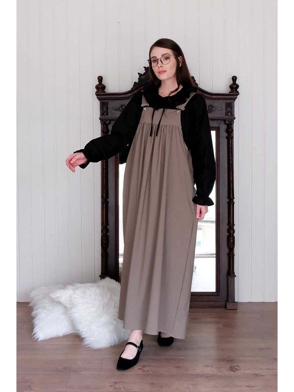 Bej Vizon Poliviskon Askılı Jile Siyah Yakası Fiyonklu Gömlek Takım-3