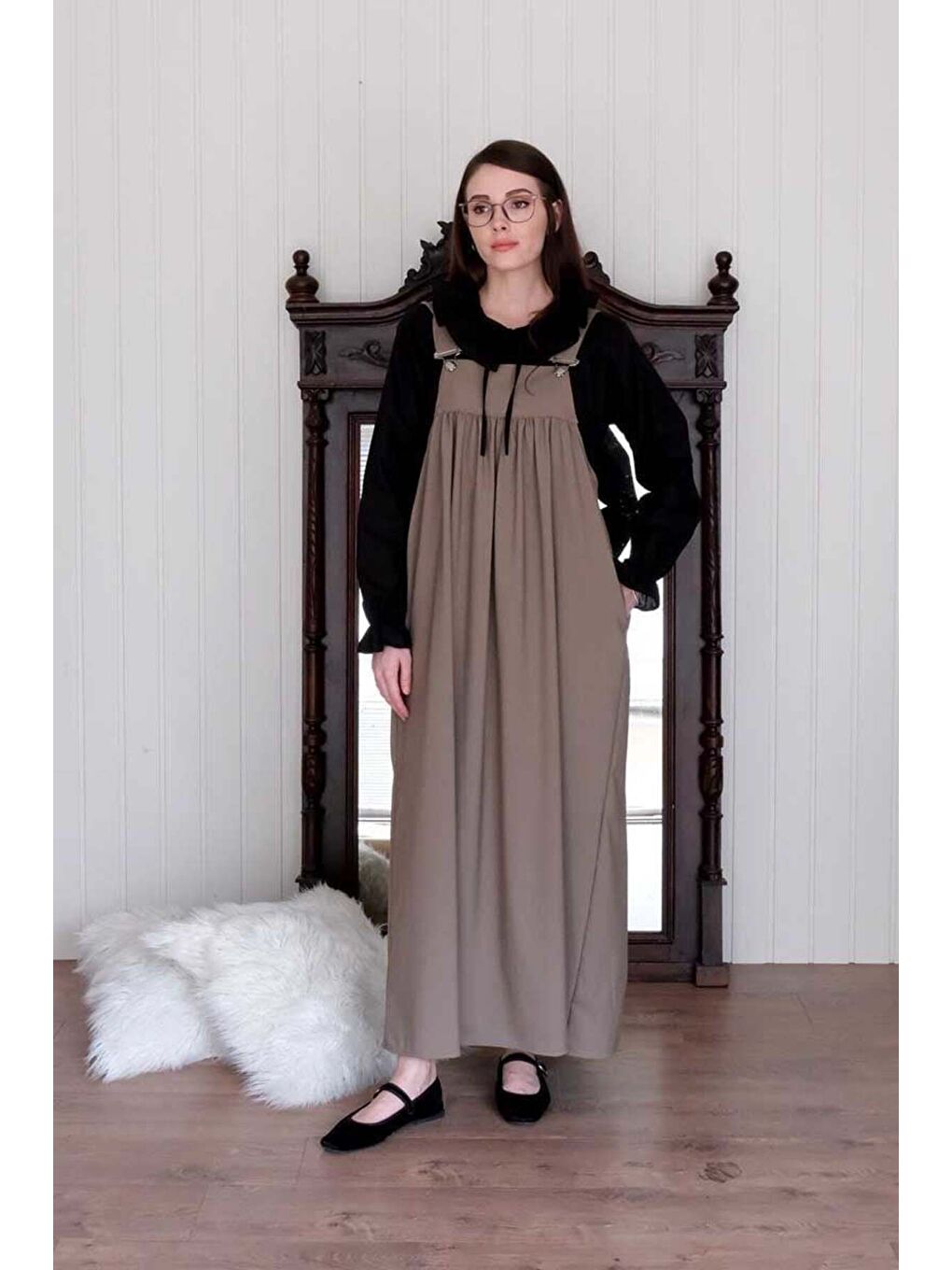 Bej Vizon Poliviskon Askılı Jile Siyah Yakası Fiyonklu Gömlek Takım-4