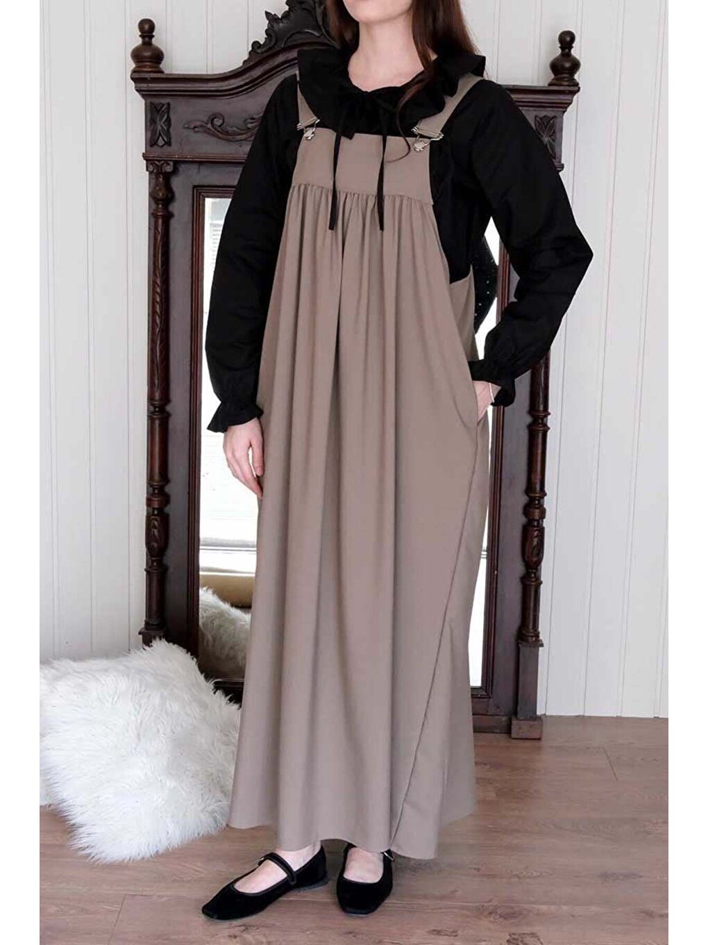 Bej Vizon Poliviskon Askılı Jile Siyah Yakası Fiyonklu Gömlek Takım-6