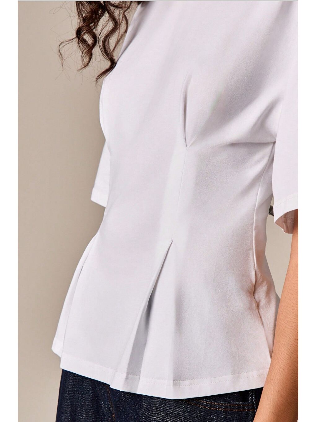 Beyaz Kadın Oversize Basic Tişört Pile Detaylı Rahat Kesim Günlük Kombin-4