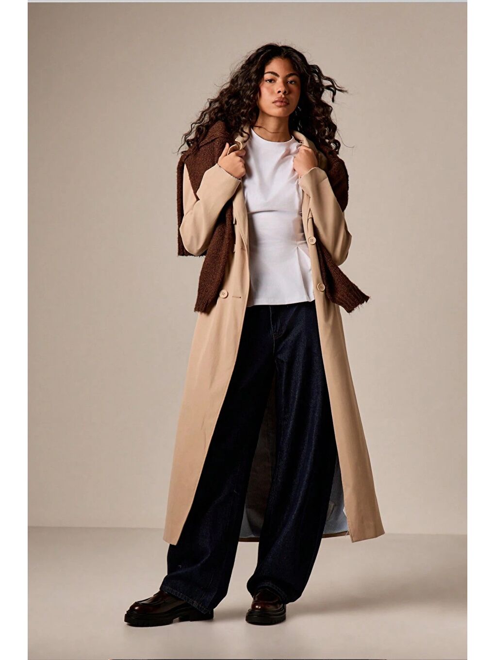 Beyaz Kadın Oversize Basic Tişört Pile Detaylı Rahat Kesim Günlük Kombin-5