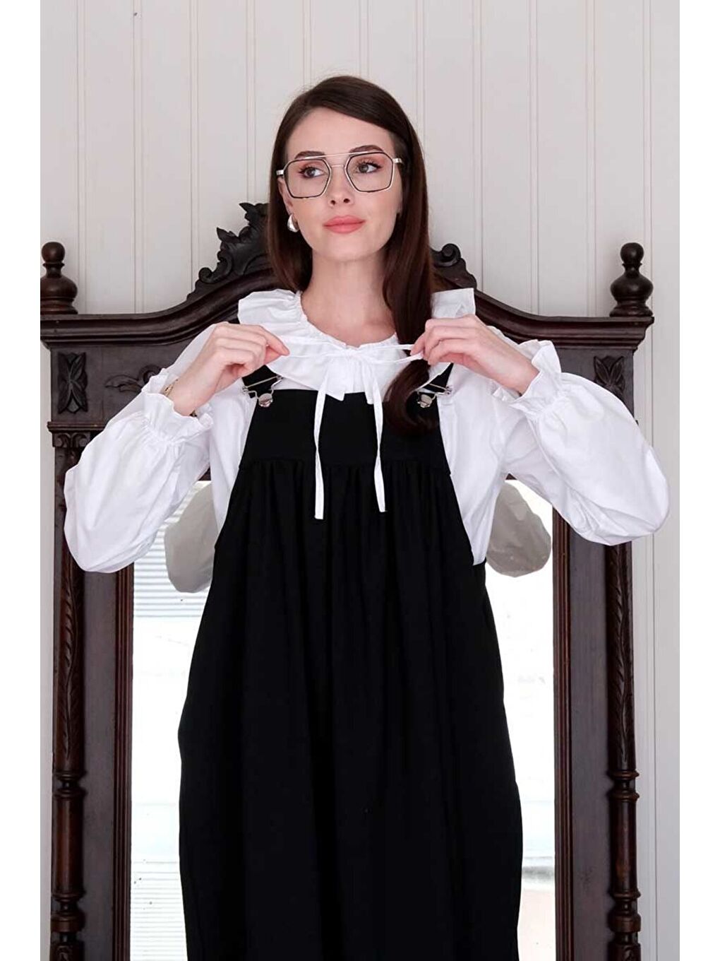 Siyah Poliviskon Askılı Jile Beyaz Yakası Fiyonklu Gömlek Takım-1