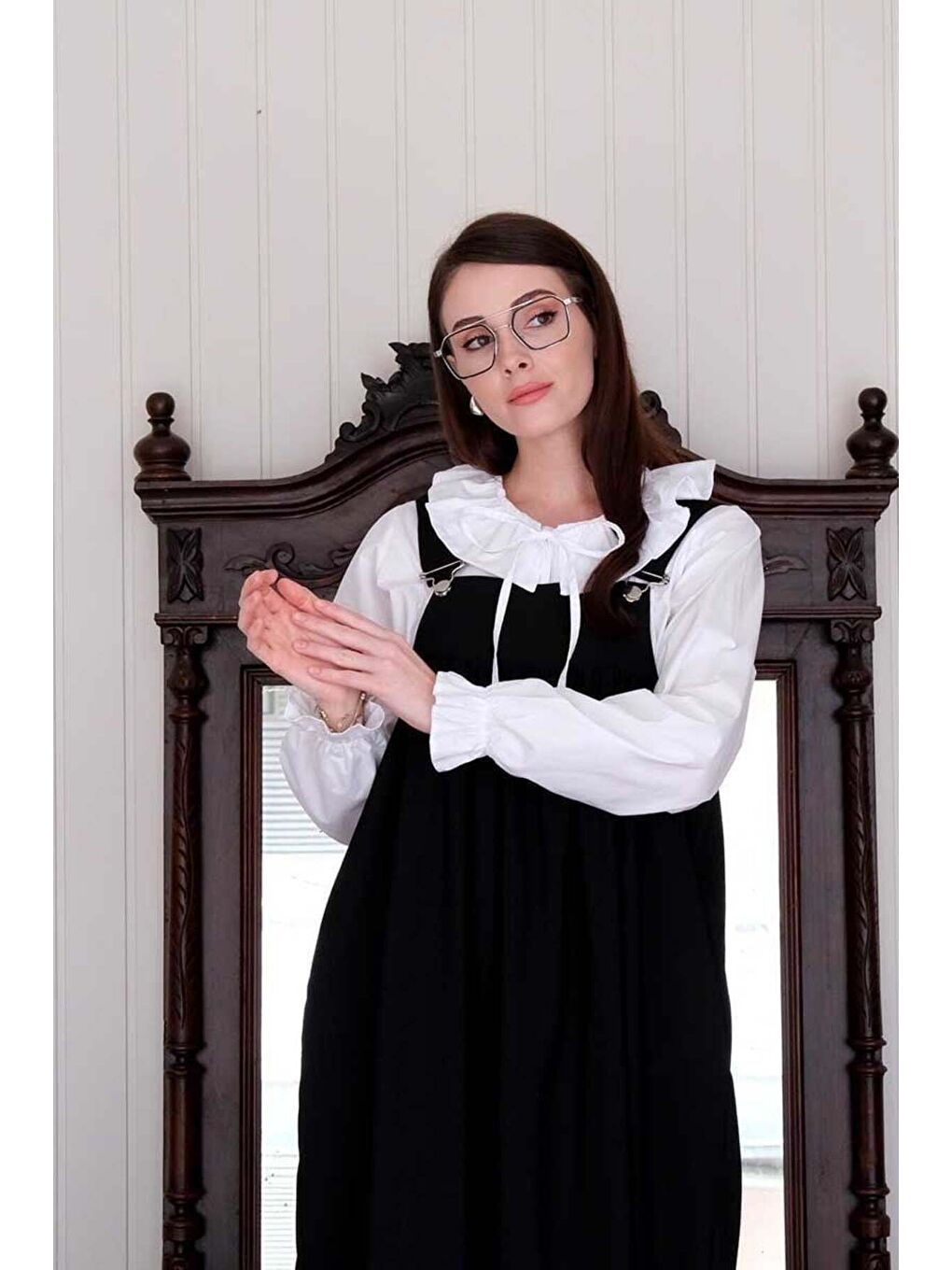 Siyah Poliviskon Askılı Jile Beyaz Yakası Fiyonklu Gömlek Takım-2