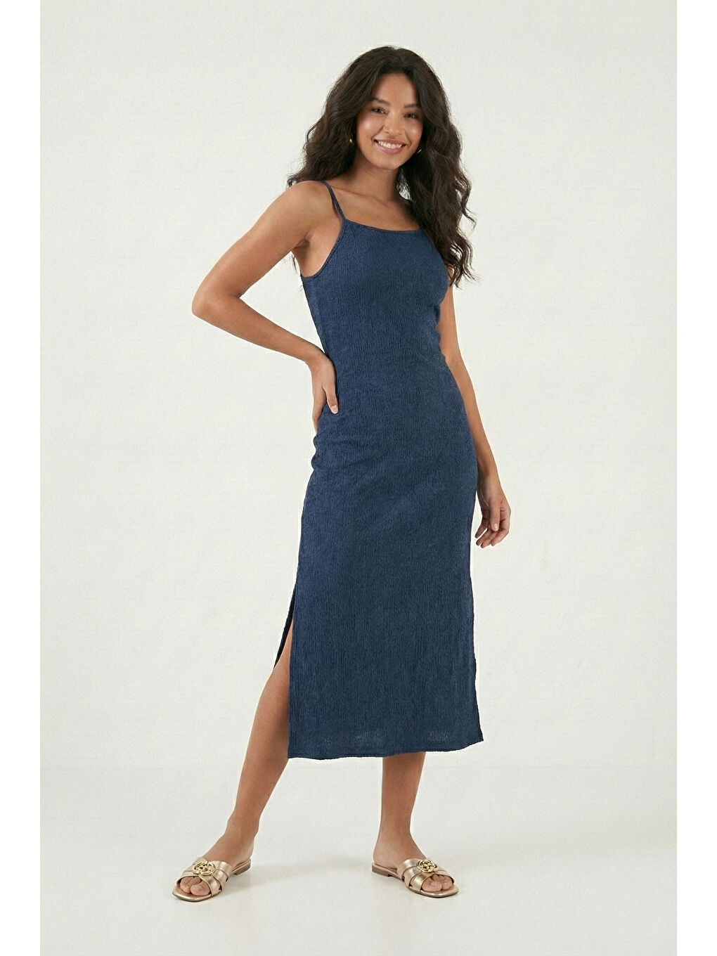 İndigo İp Askılı Fitted-Vücuda Oturan Yırtmaçlı Midi Kadın Elbise 5865573-1