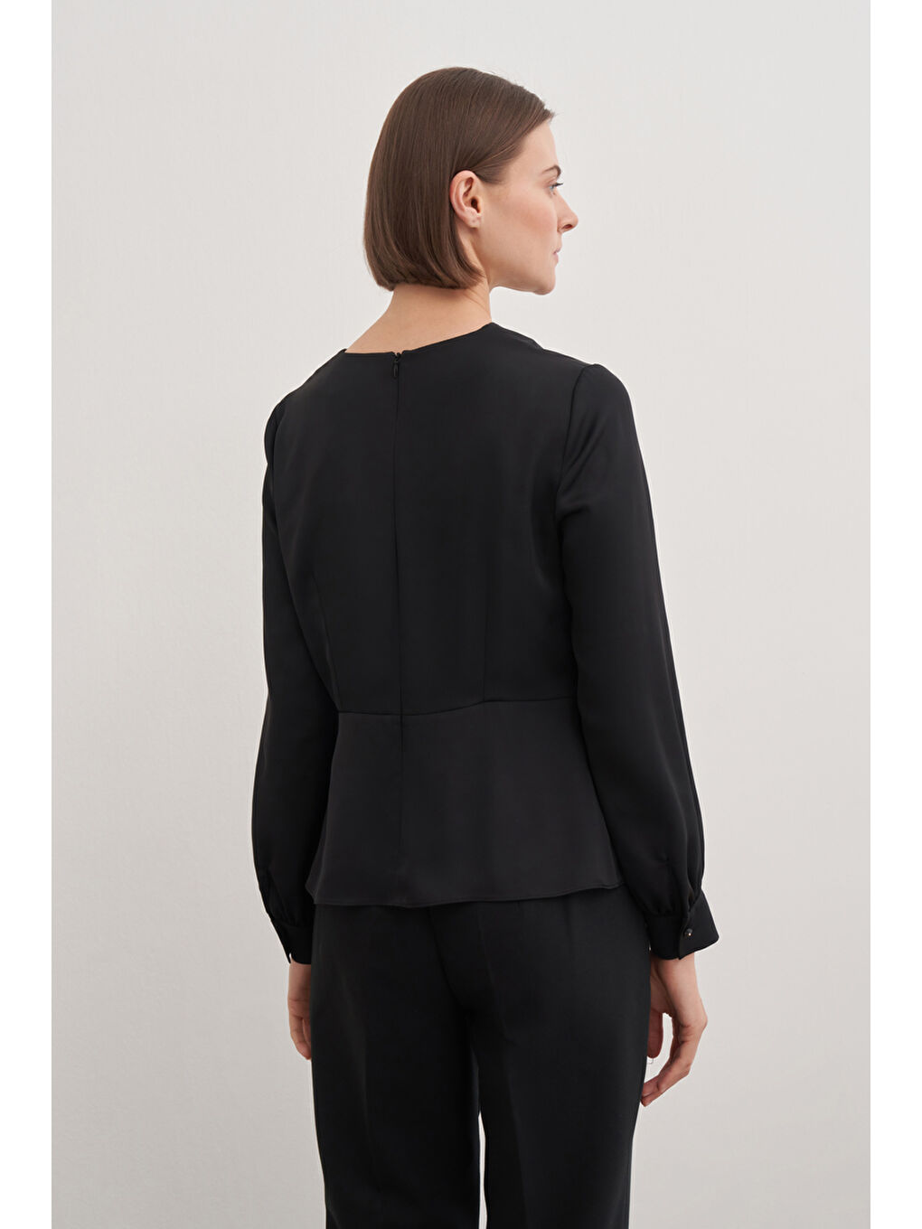 Siyah Katlama Detaylı Bluz-5