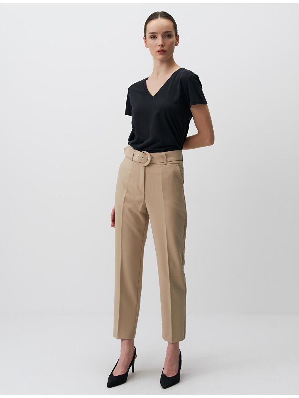 Bej Vizon Yüksek Bel Kemerli Kumaş Pantolon