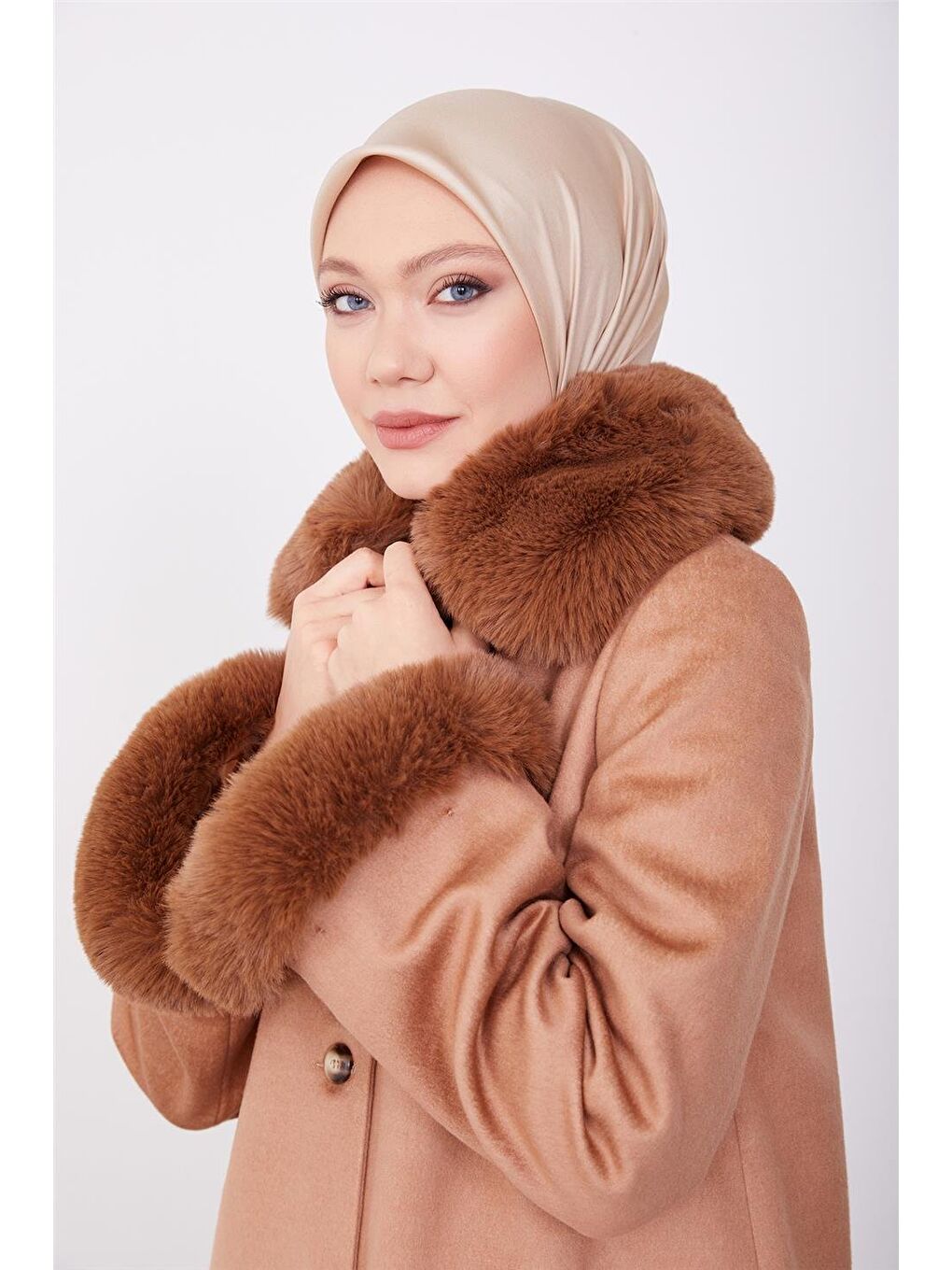 Kahverengi Önü Düğmeli Kürklü Kaban 23K7806 Camel-2