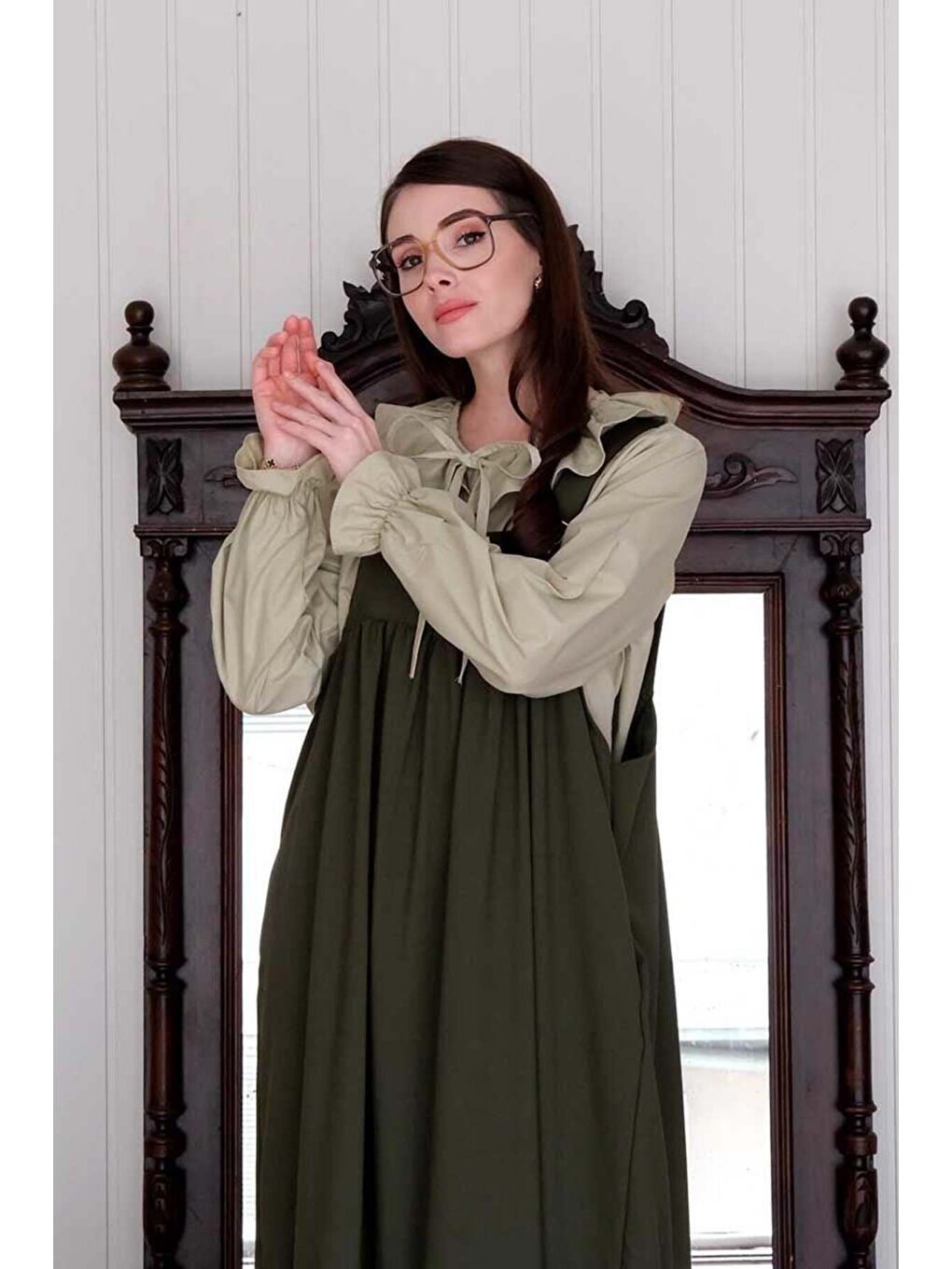 Haki Poliviskon Askılı Jile Açık Yeşil Yakası Fiyonklu Gömlek Takım-2