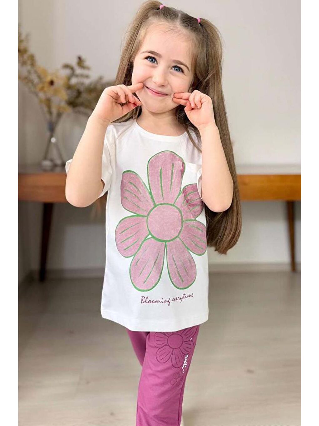 Kız Çocuk Üzeri Papatya Baskılı T-Shirt Çift Cepli Lastikli Mor Pijama Takımı-1