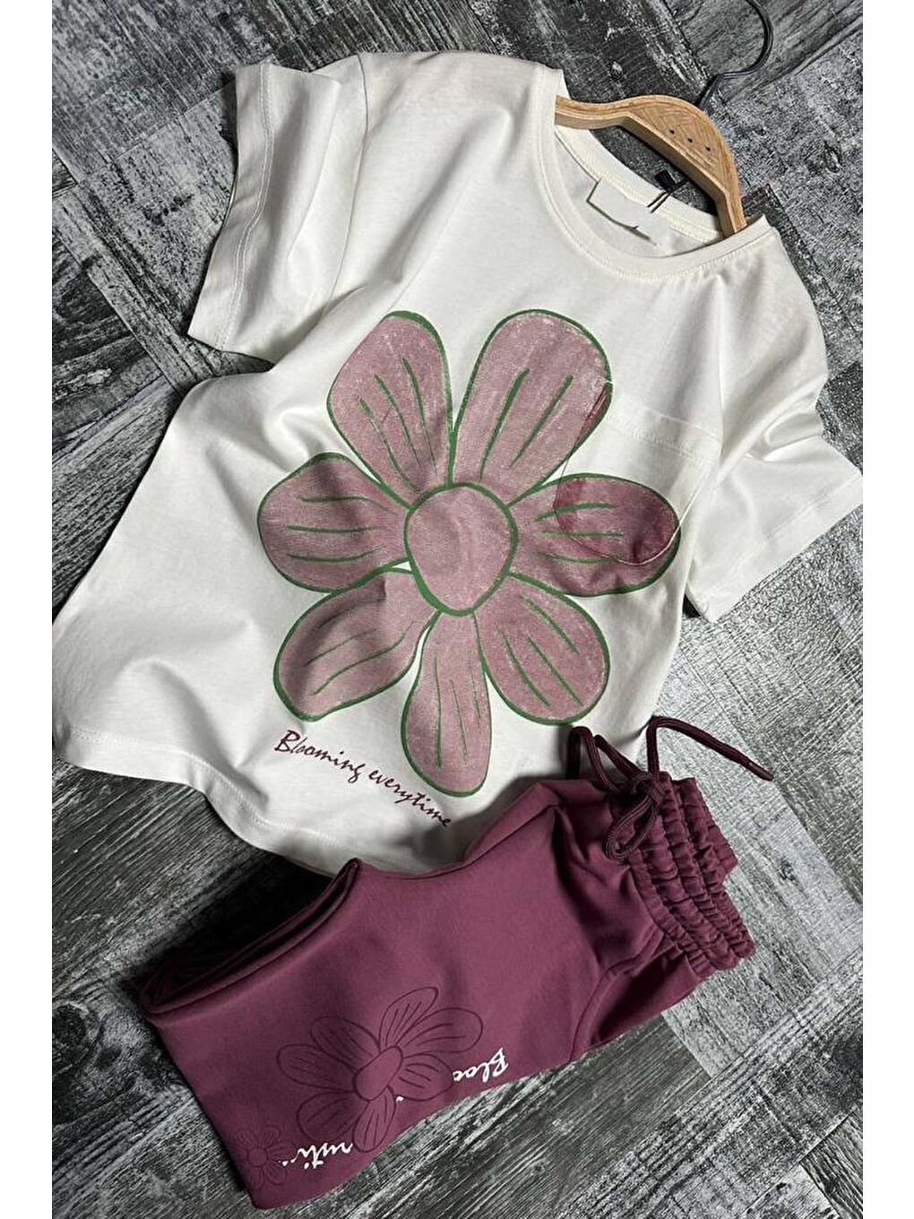 Kız Çocuk Üzeri Papatya Baskılı T-Shirt Çift Cepli Lastikli Mor Pijama Takımı-3