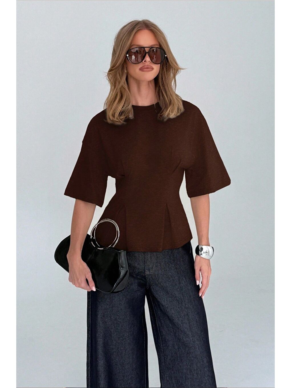 Kahverengi Kadın Oversize Basic Tişört Pile Detaylı Rahat Kesim Günlük Kombin