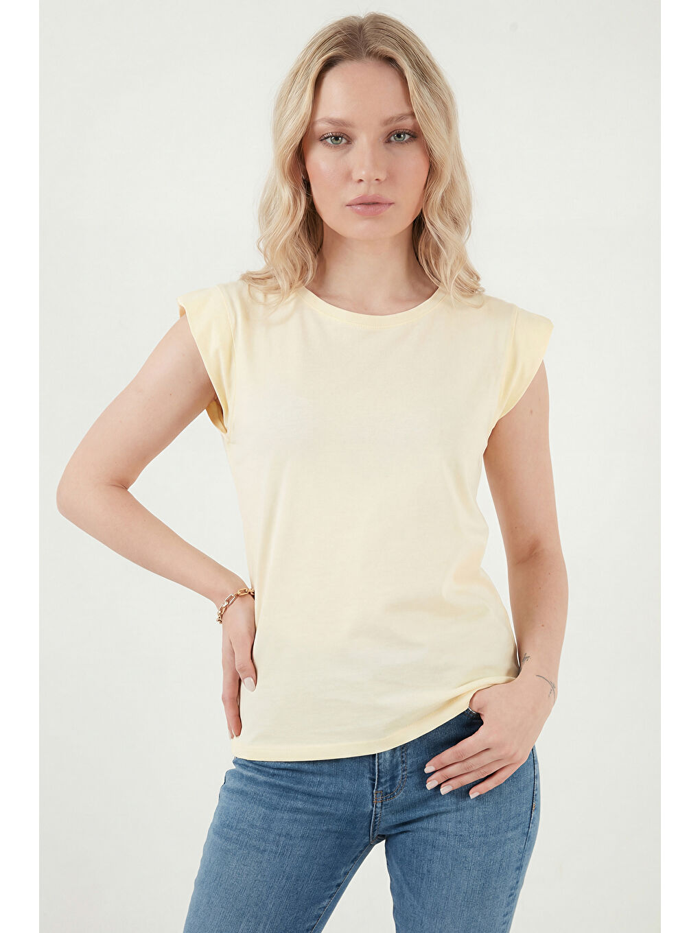 Sarı % 100 Pamuklu Bisiklet Yaka Kolsuz Kadın T Shirt 5864019-4