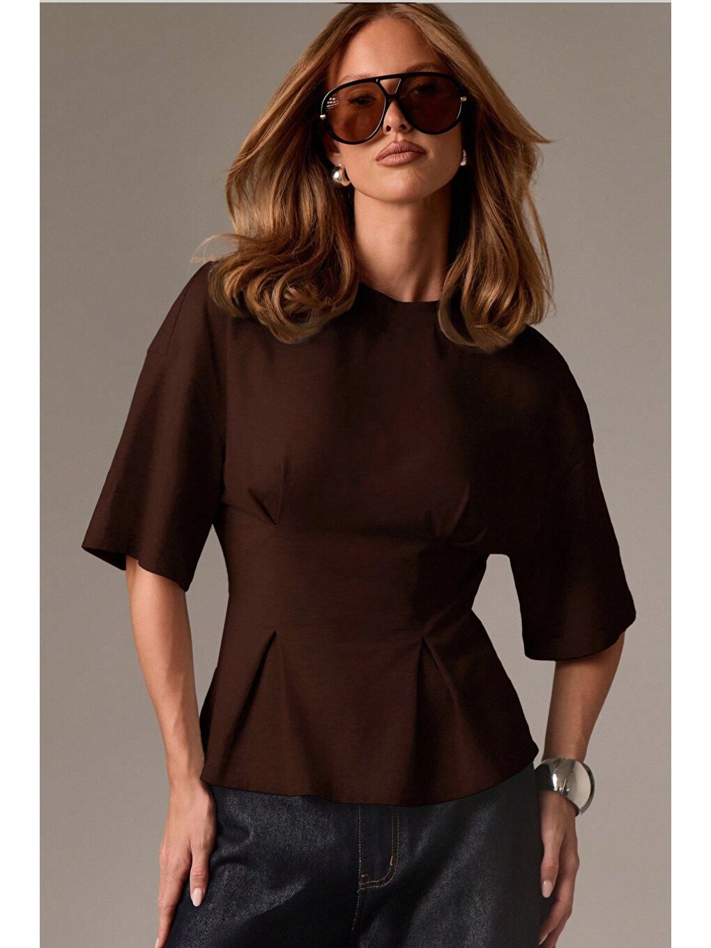 Kahverengi Kadın Oversize Basic Tişört Pile Detaylı Rahat Kesim Günlük Kombin-1