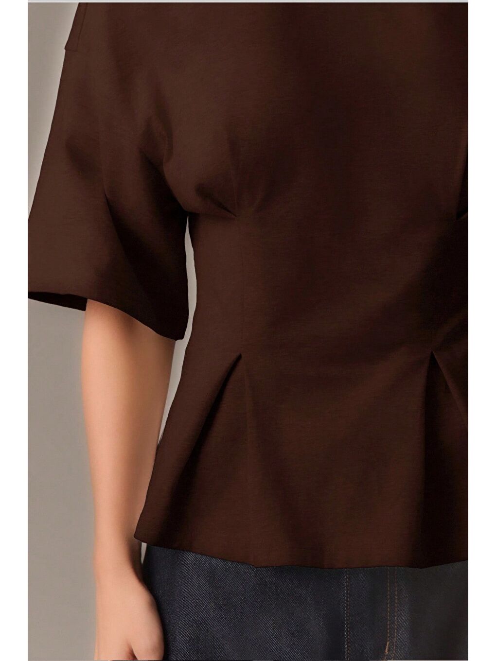 Kahverengi Kadın Oversize Basic Tişört Pile Detaylı Rahat Kesim Günlük Kombin-3