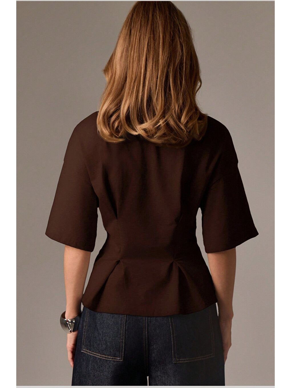 Kahverengi Kadın Oversize Basic Tişört Pile Detaylı Rahat Kesim Günlük Kombin-4