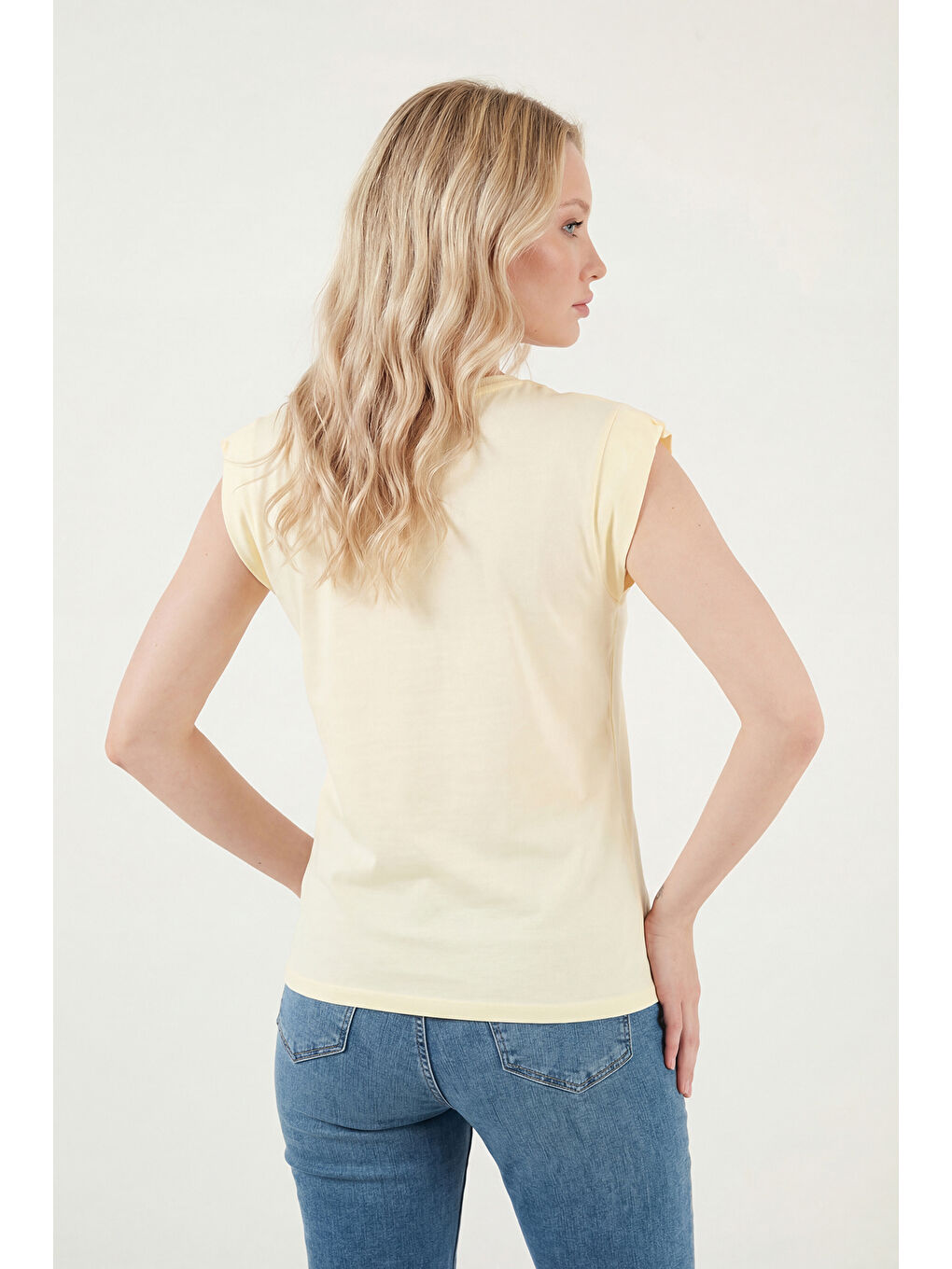 Sarı % 100 Pamuklu Bisiklet Yaka Kolsuz Kadın T Shirt 5864019-5