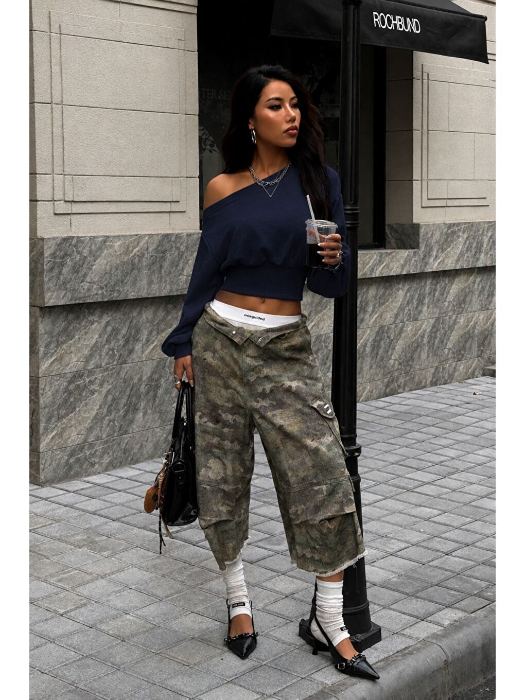Lacivert Kadın Asimetrik Yaka Crop Sweatshirt Omuz Dekolteli Büzgülü Fermuar Detaylı