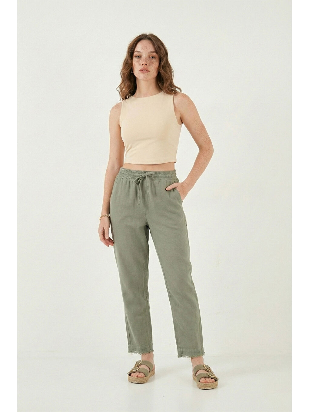 Haki Pamuklu Belden Bağlamalı Yüksek Bel Keten Görünümlü Kısa Paça Kadın Pantolon 668YP5134-3