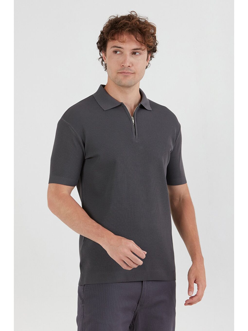 Gri Waffle Kumaş Polo Yaka Yarım Fermuarlı Triko Tişört