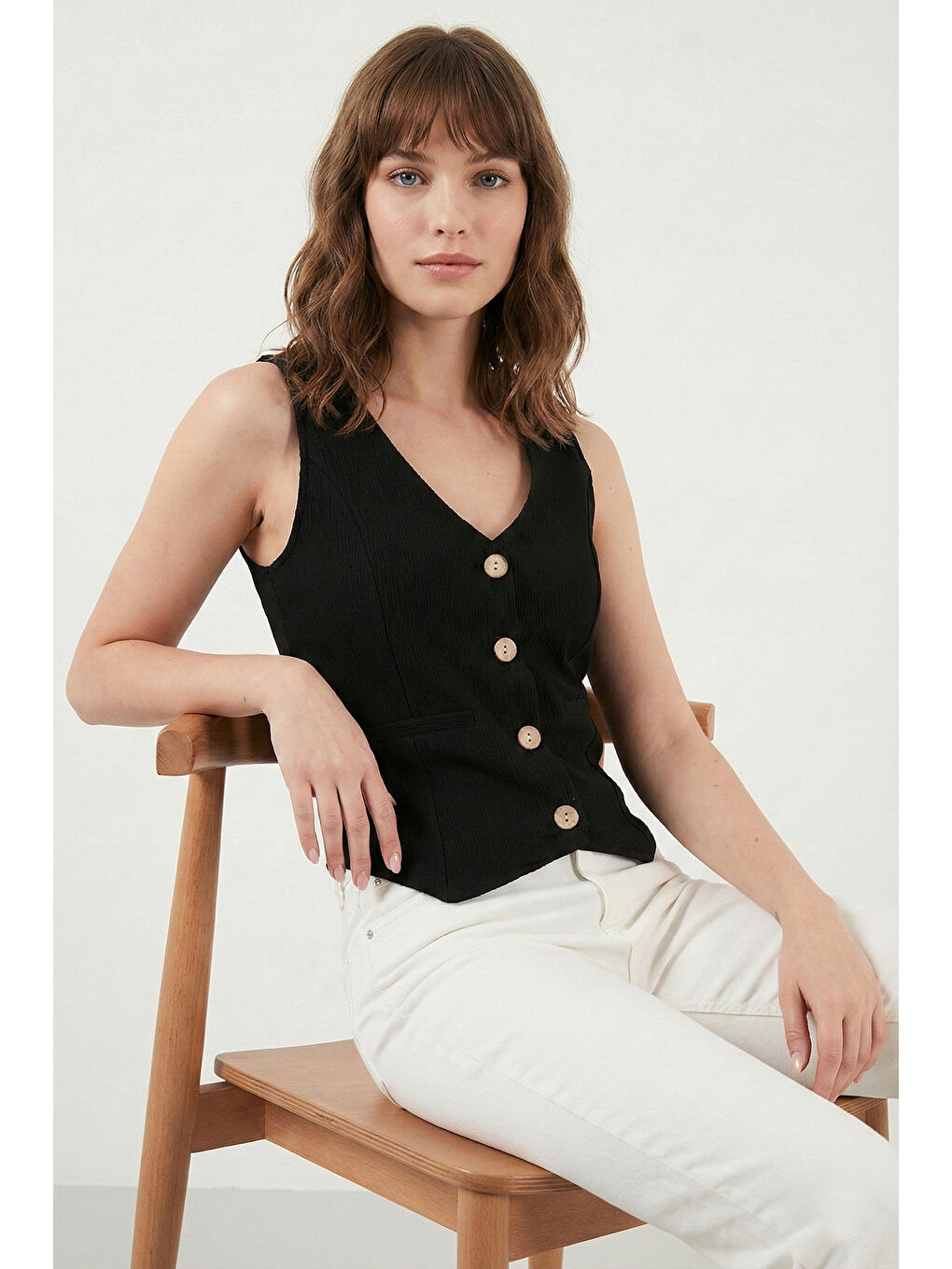 Siyah Fittili Regular Fit V Yaka Düğmeli Kadın Yelek 5866559-5