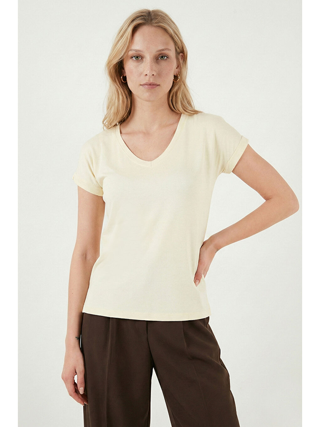 Sarı V Yaka Rahat Kesim Kadın Bluz 5862000-5