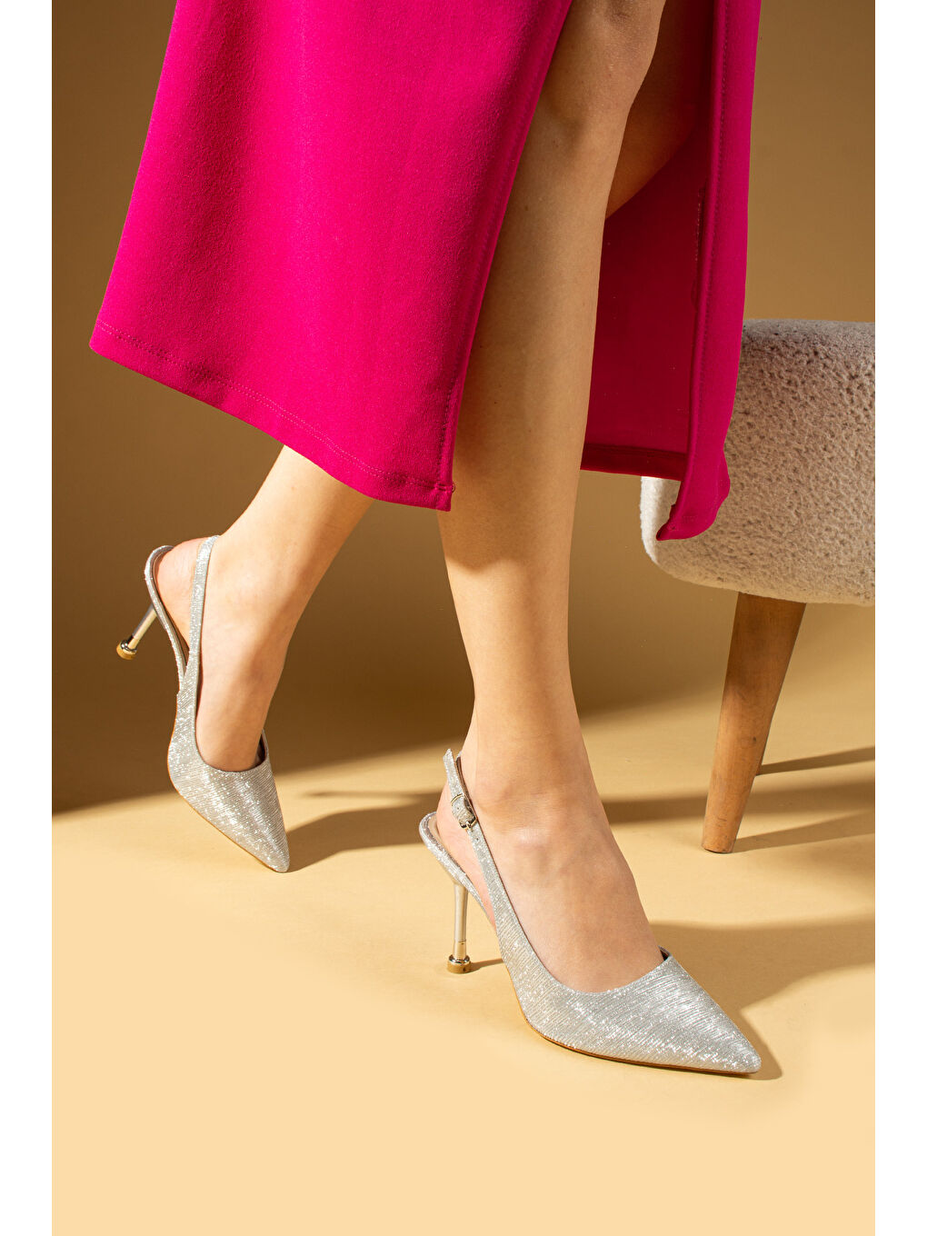 Gri Metal Destekli İnce Topuklu Arkası Açık Kadın Ayakkabı 018-060-25Sim-1