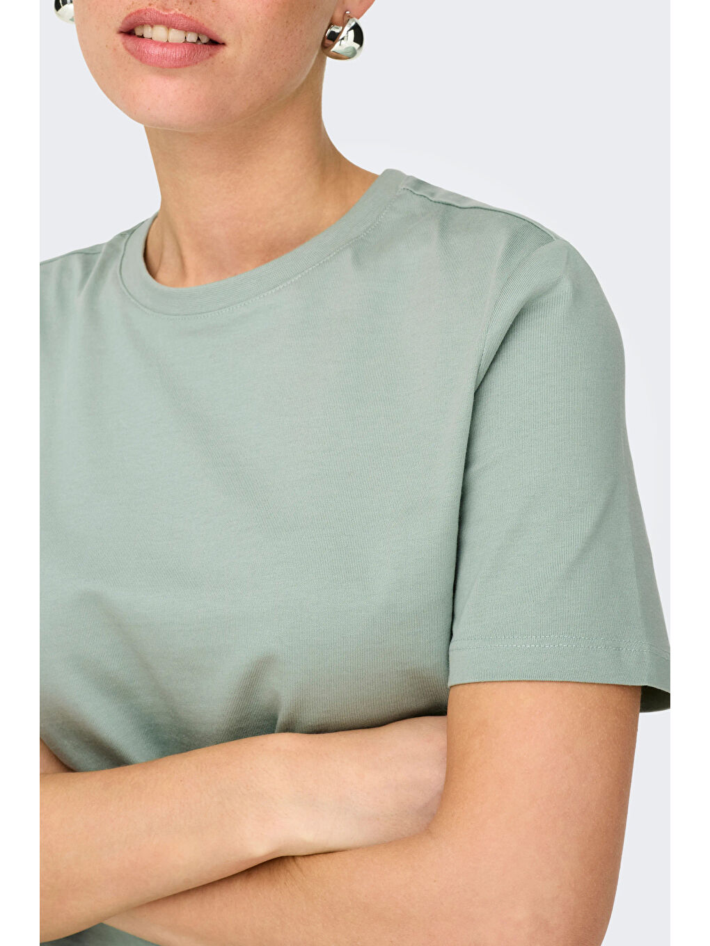 Yeşil Onlfreja Pamuklu Regular Fit Yuvarlak Yaka Kadın T Shirt 15367970-4