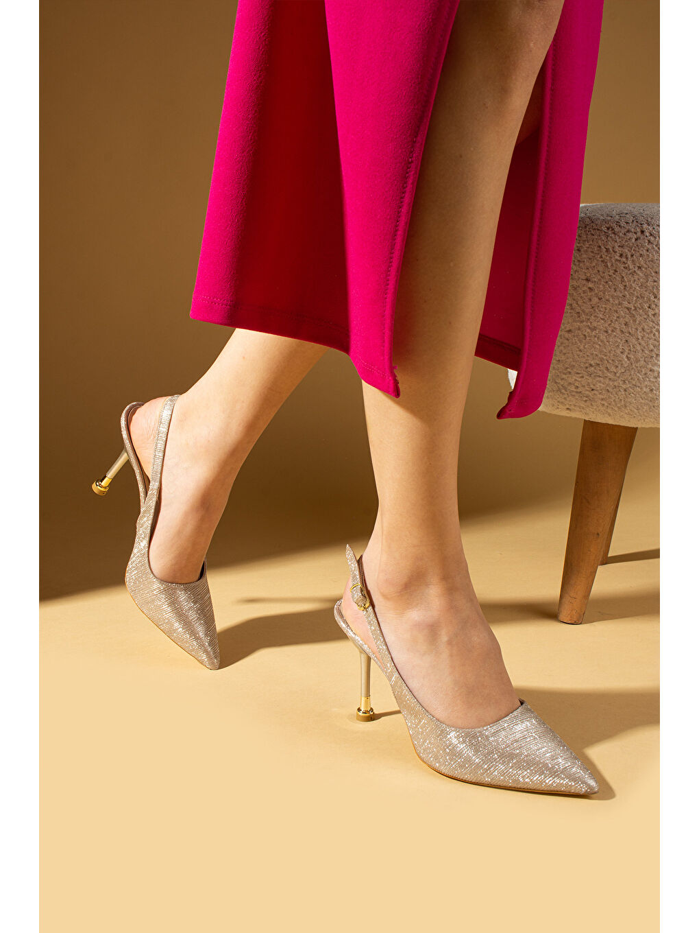 Sarı Metal Destekli İnce Topuklu Arkası Açık Kadın Ayakkabı 018-060-25Sim-1