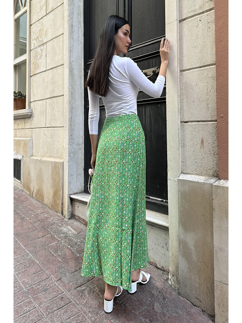 Doğal Viskon Ön Düğmeli Desenli Yeşil Etek-5