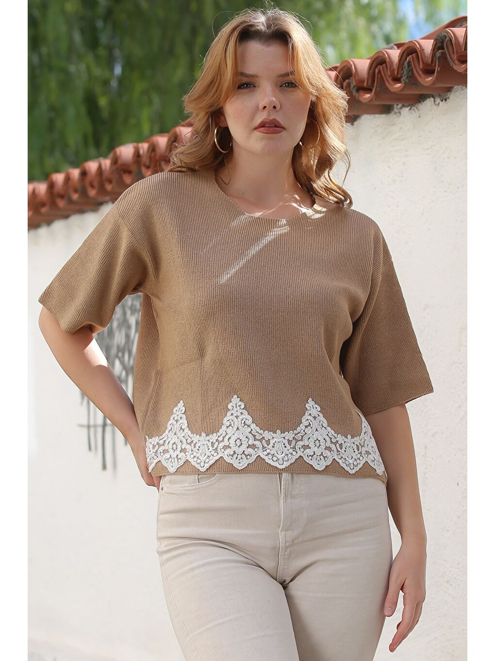 Kahverengi Sütlü Kahve Yuvarlak Yaka Kısa Kol Dantelli Triko Bluz 64 57