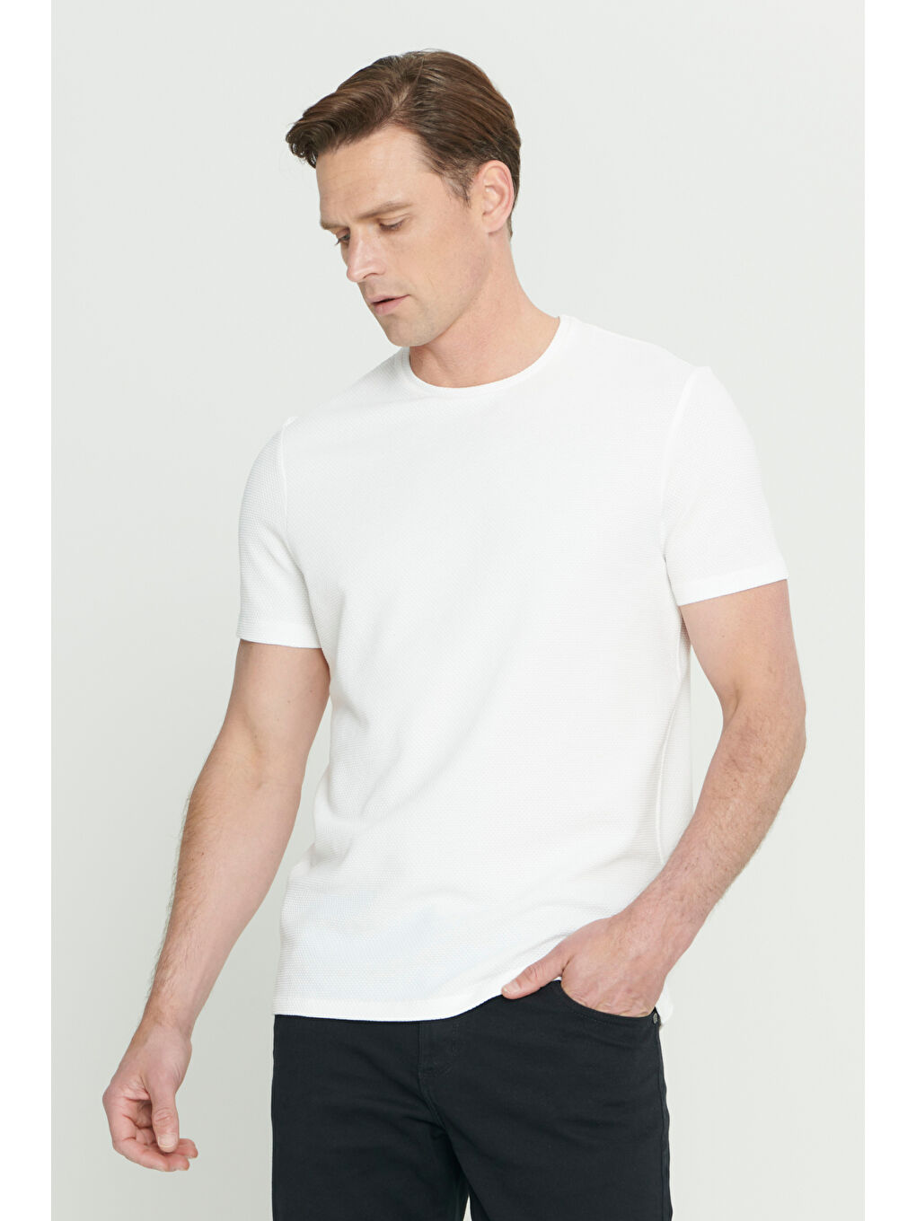 Erkek Beyaz Dar Kesim Bisiklet Yaka Desenli Tişört