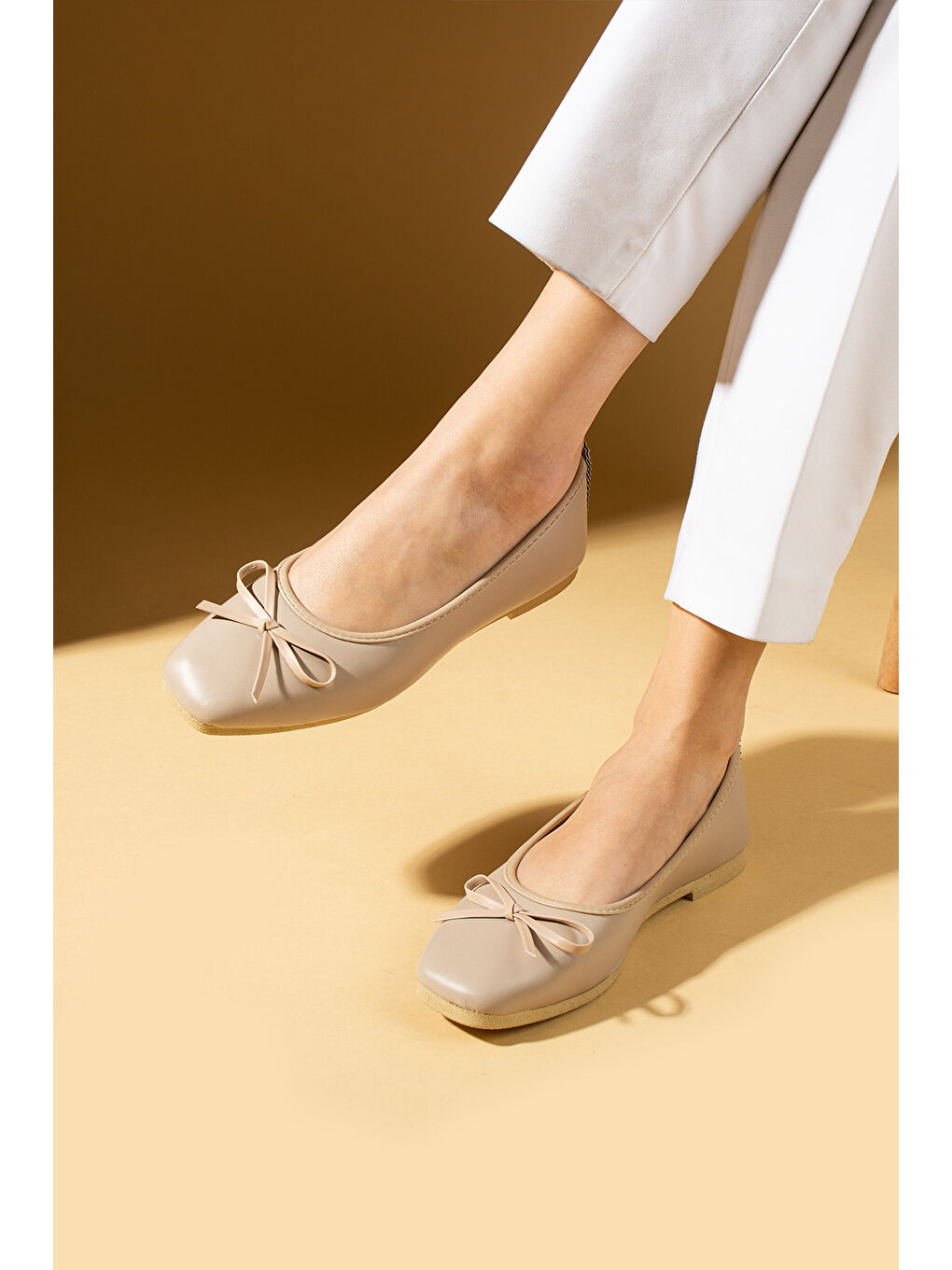 Bej Küt Burunlu Fiyonk Detaylı Rahat Kalıp Babet 81-140-25-1