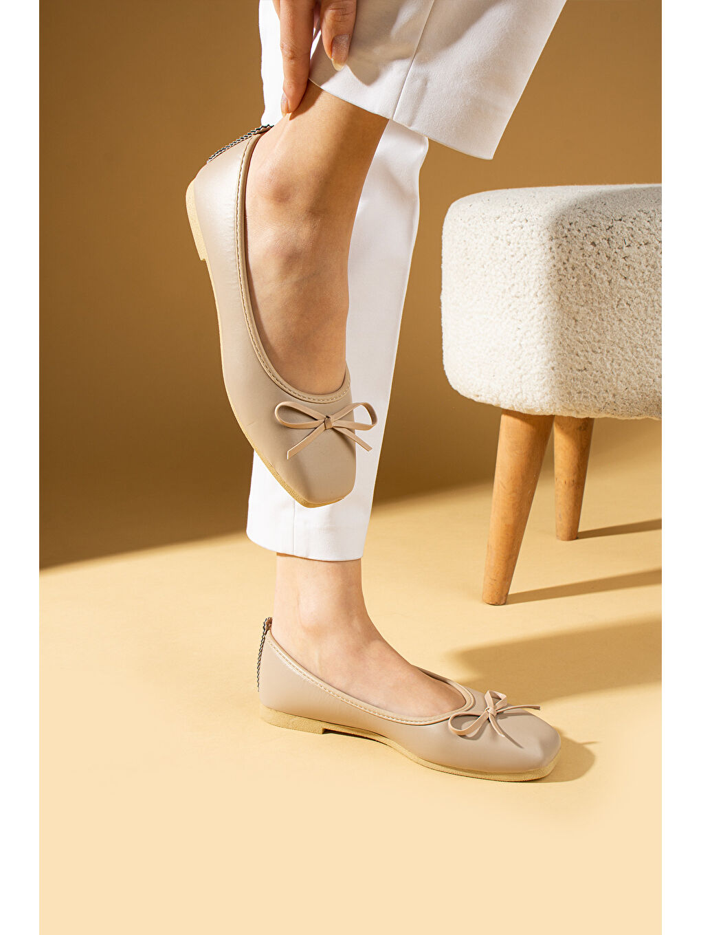 Bej Küt Burunlu Fiyonk Detaylı Rahat Kalıp Babet 81-140-25-2