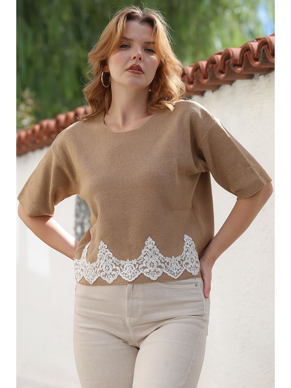 Kahverengi Sütlü Kahve Yuvarlak Yaka Kısa Kol Dantelli Triko Bluz 64 57-3