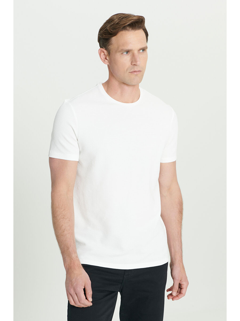 Erkek Beyaz Dar Kesim Bisiklet Yaka Desenli Tişört-2