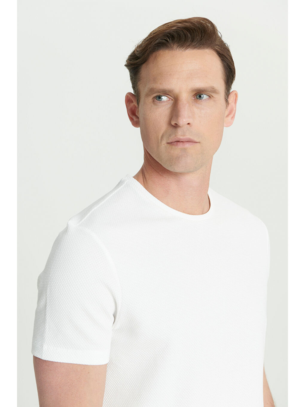 Erkek Beyaz Dar Kesim Bisiklet Yaka Desenli Tişört-3