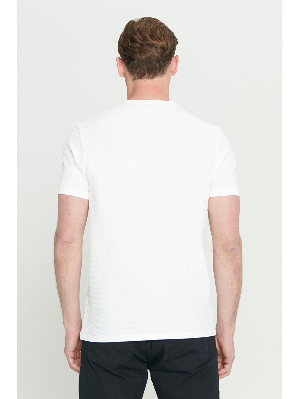 Erkek Beyaz Dar Kesim Bisiklet Yaka Desenli Tişört-4