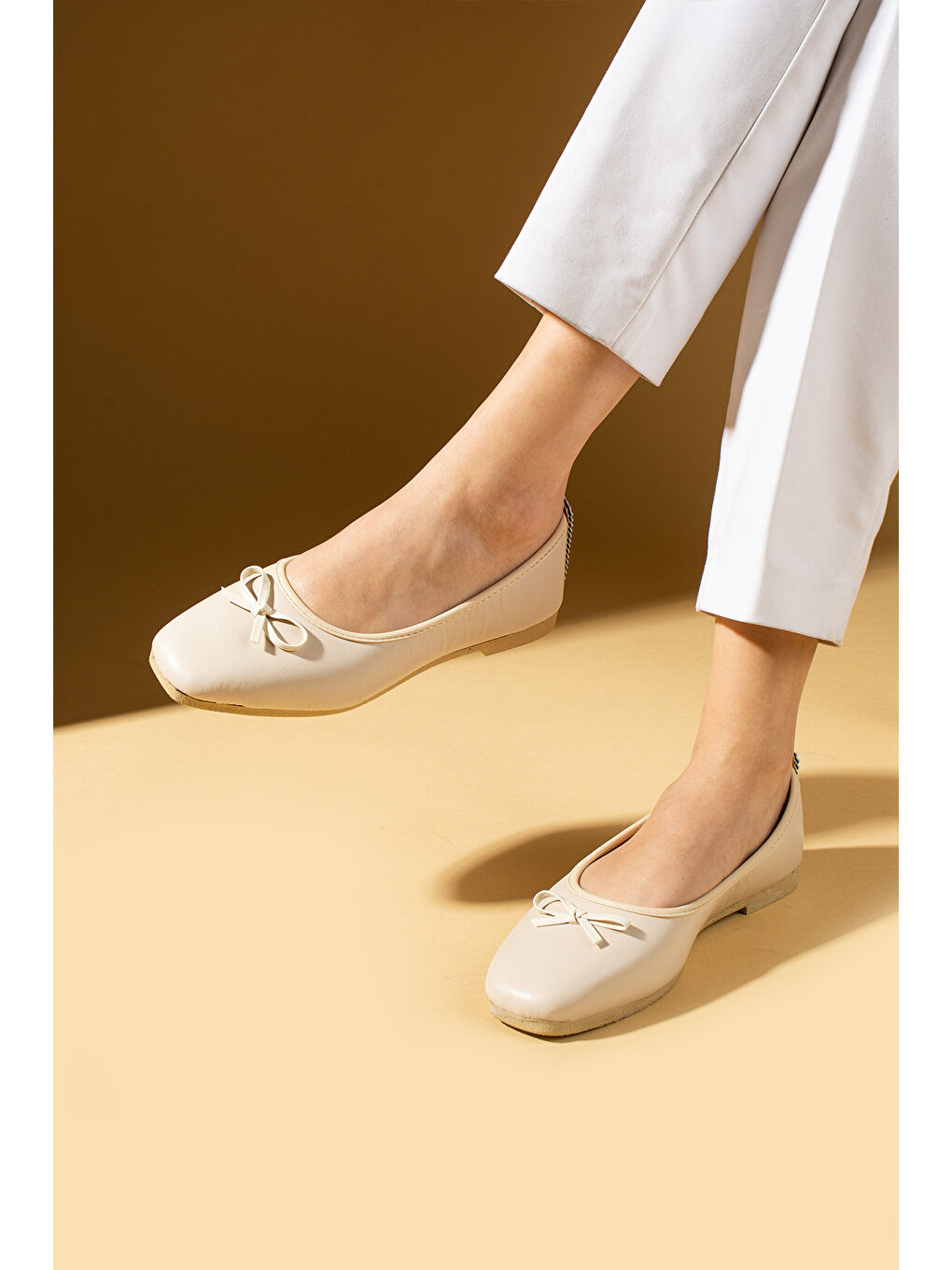 Bej Küt Burunlu Fiyonk Detaylı Rahat Kalıp Babet 81-140-25-1