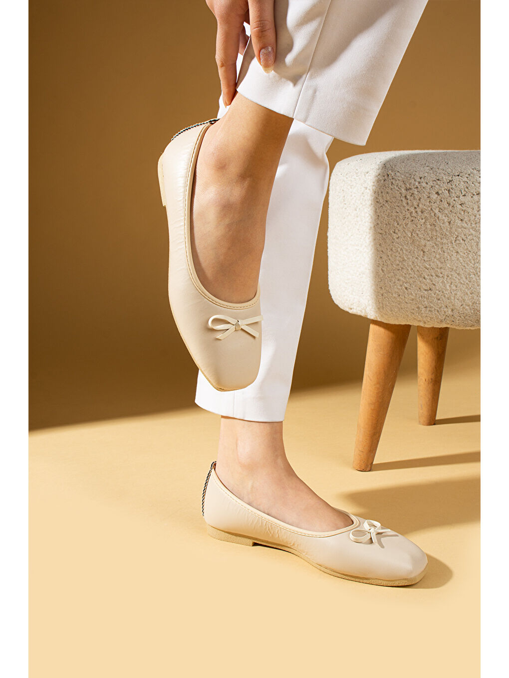 Bej Küt Burunlu Fiyonk Detaylı Rahat Kalıp Babet 81-140-25-2