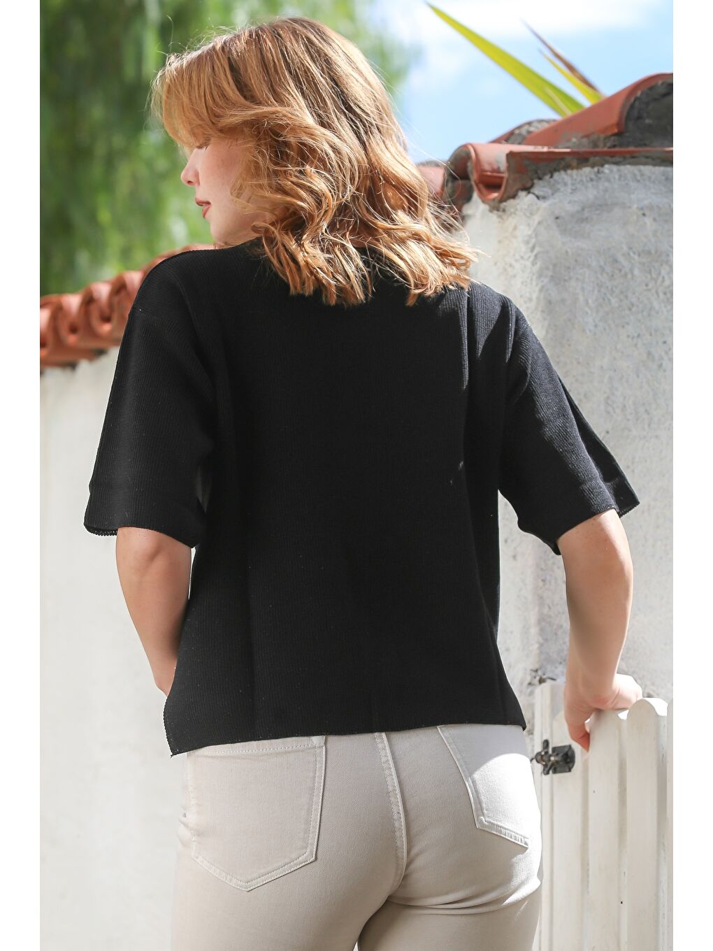 Siyah Yuvarlak Yaka Kısa Kol Dantelli Triko Bluz 64 57-1