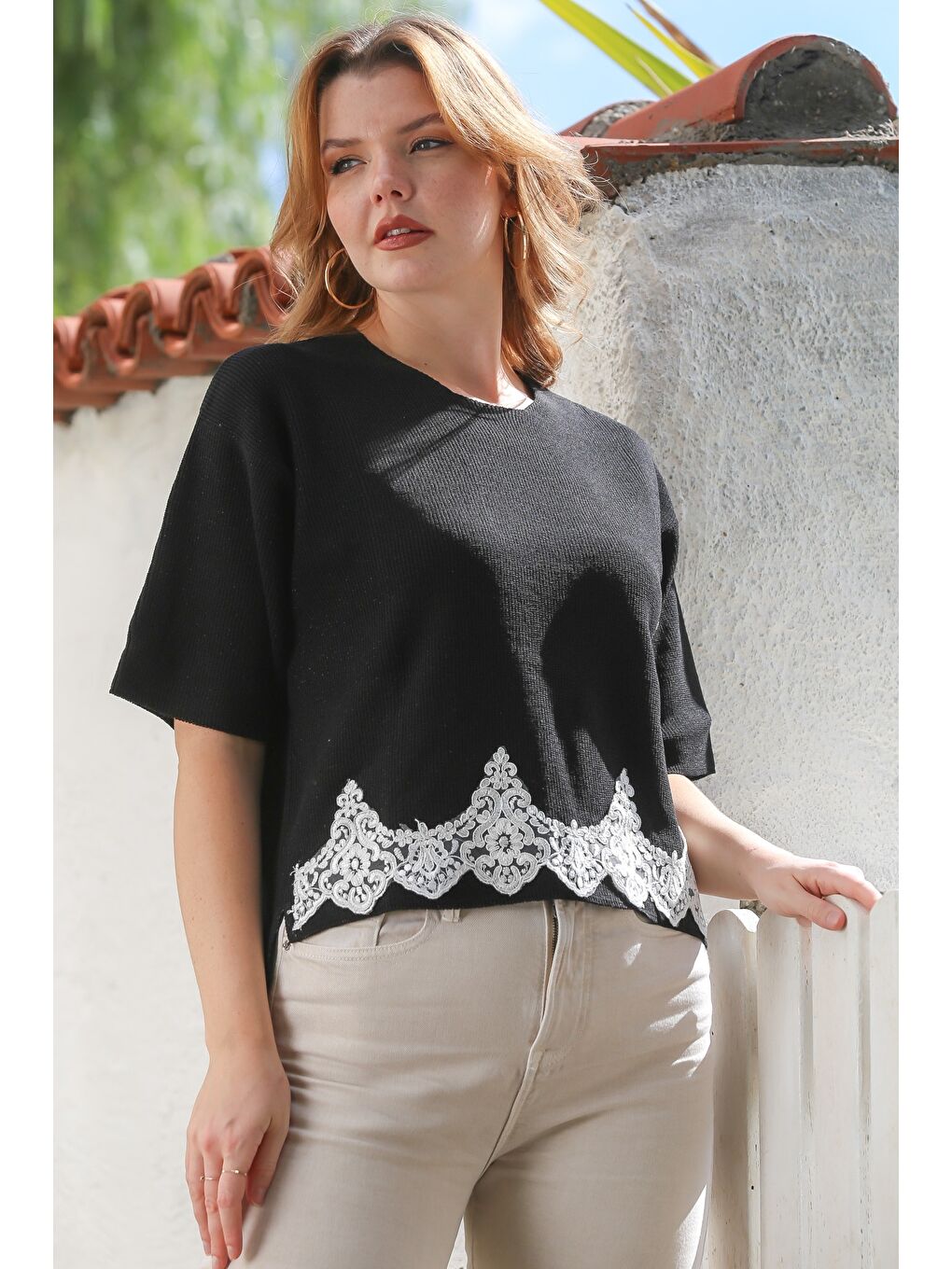 Siyah Yuvarlak Yaka Kısa Kol Dantelli Triko Bluz 64 57-2