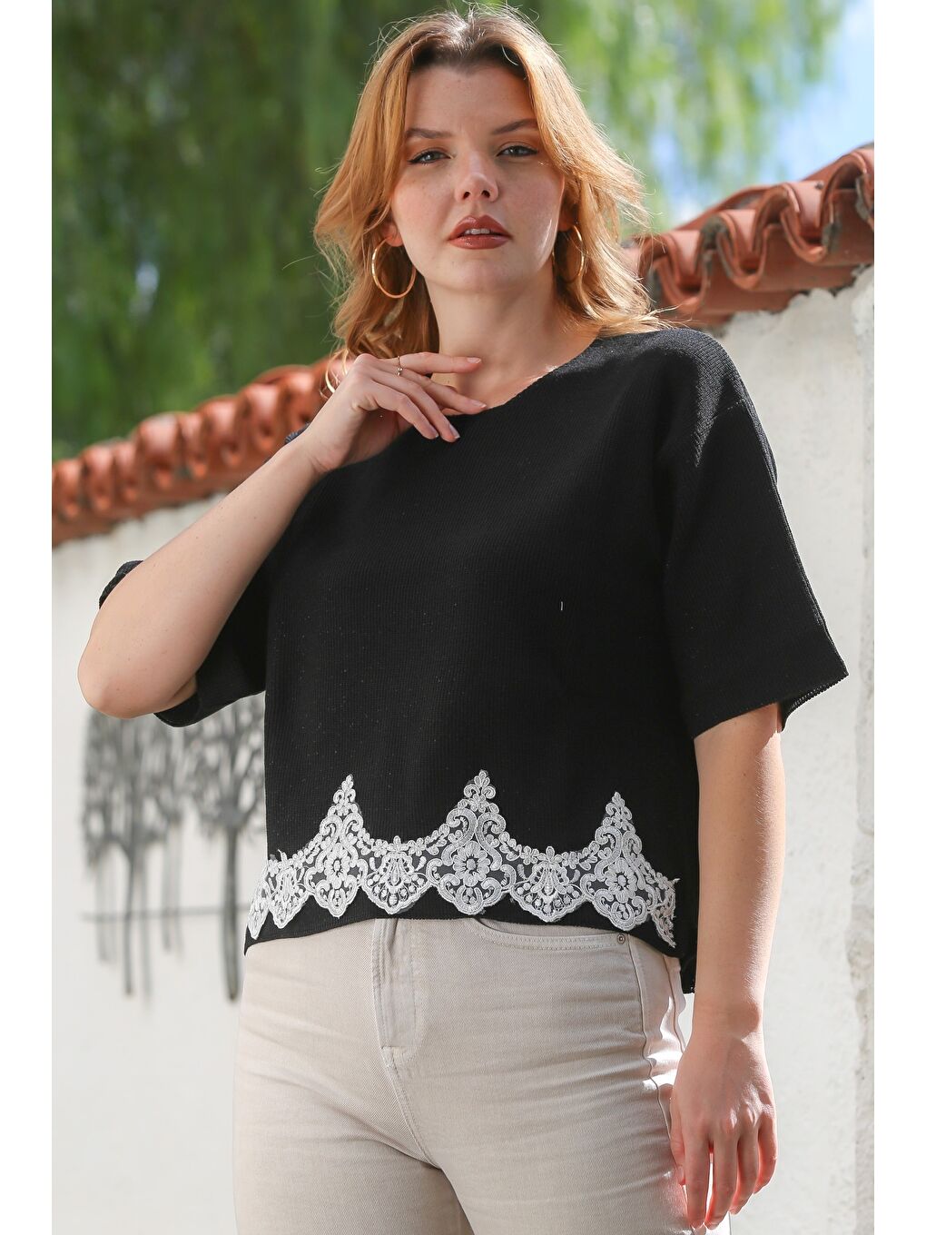 Siyah Yuvarlak Yaka Kısa Kol Dantelli Triko Bluz 64 57-3