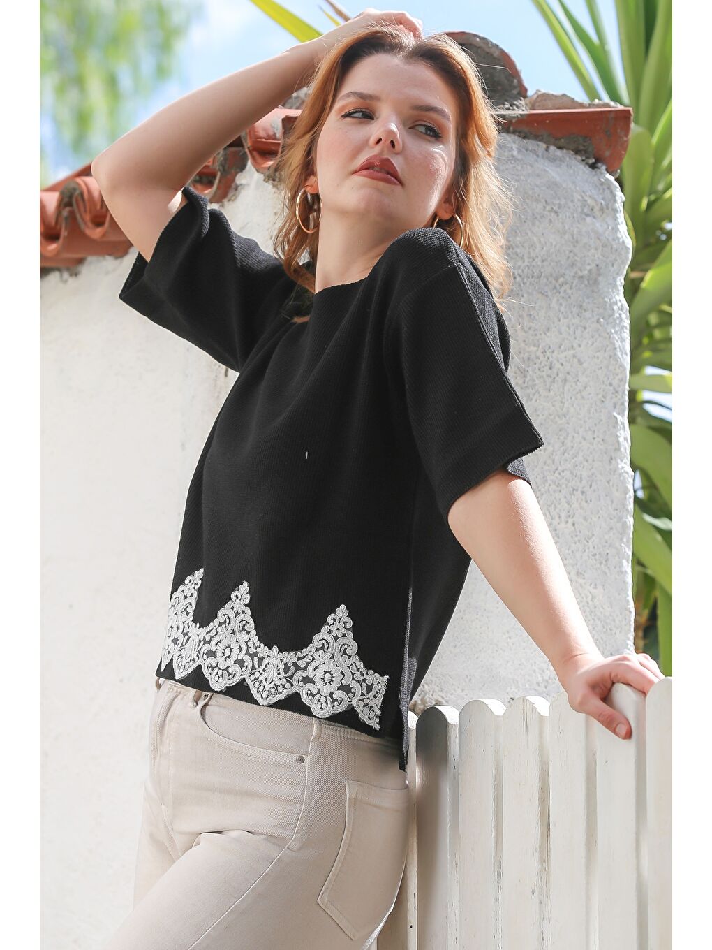Siyah Yuvarlak Yaka Kısa Kol Dantelli Triko Bluz 64 57-4